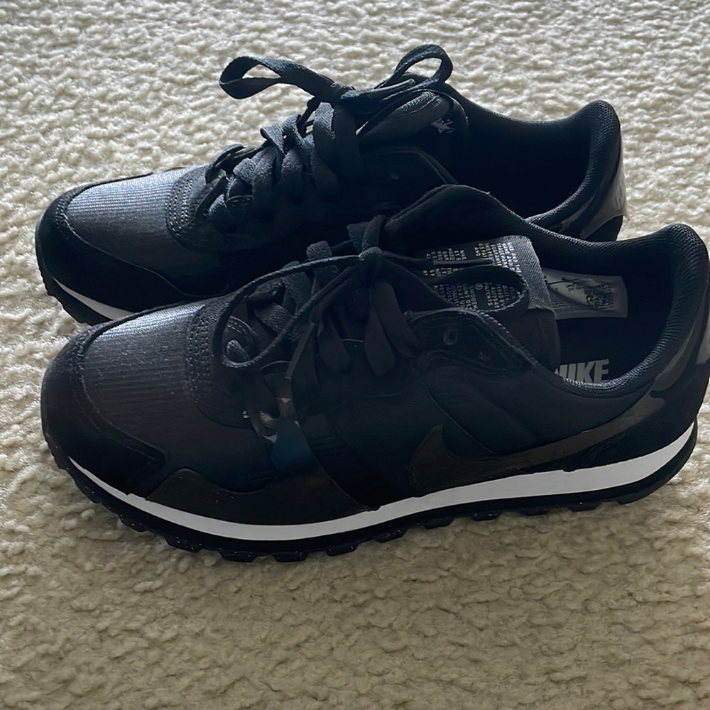 Like new black Nike V-Love O.X. Size 6.5